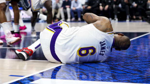LeBron James injury